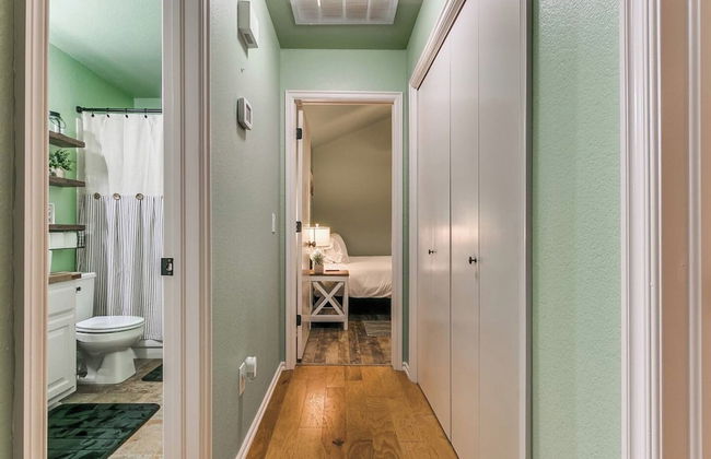 Serene Modern Farmhouse on 2 Acres - Foto 10