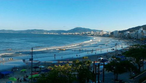 Apartamento 3 quartos e 3 sacadas de frente para o mar com visão panorâmica de toda praia de Itapema - Foto 2