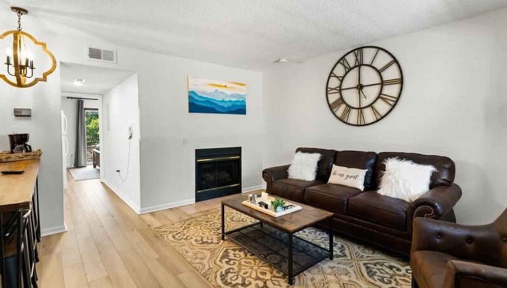 Fantastic Renovated Condo Pool Downtown Fireplace - Foto 1, Habitación