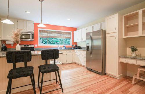 Sunlit contemporary Bellevue Home w a Lush Garden - Foto 10