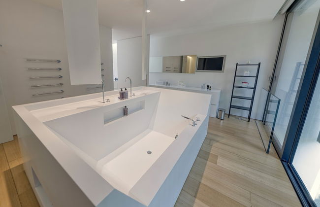 The Glass Manor - Photo 50