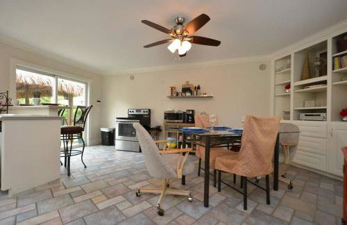 Crosby Backyard Oasis with Weekday Specials! - Foto 46