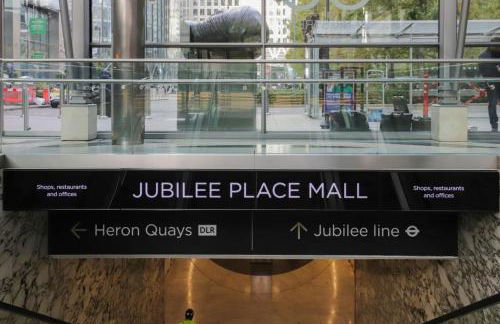 Stylish 2-Bed Canary Wharf Flat DLR 3 Mins Dock Views - Foto 13