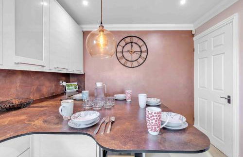 Sea Downs House with Free Parking By My Getaways - Foto 11