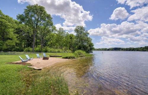 Lakefront Retreat with Views and Decks and Fire Pit - Foto 41