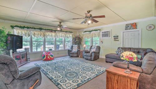 Waterfront Sparta Gem with Fire Pit and Kayak! - Foto 4