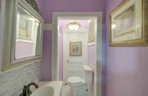 Central Akron Stay! Large Victorian Home with Yard - Foto 12