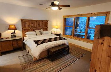 Sundance Spacious Vaulted Ceiling cabin, Hot tub, huge lawn - Foto 19