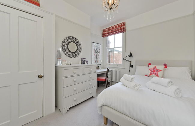 Interior Designed House With Garden in North West London by Underthedoormat - Foto 10