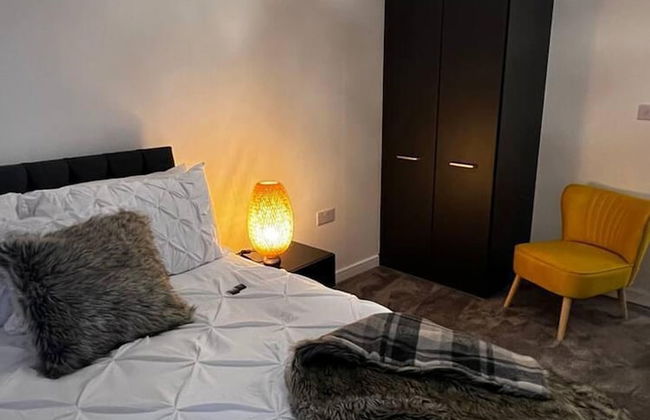 Stunning 2-bed Apartment in Grays - Photo 24