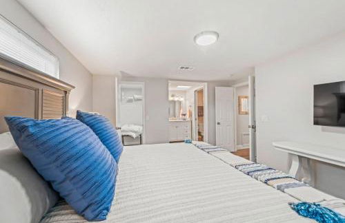 Oversized 4bed + Converted Bedroom, HEATED Pool + Hot Tub - Photo 17