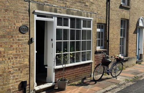Gulls, charming seaside cottage, centrally located - Photo 19