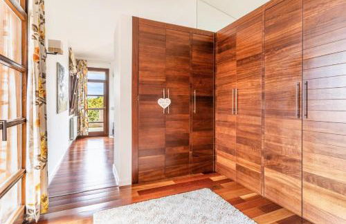 Villa de lujo con piscina, jacuzzi, jardín y terraza - Foto 26