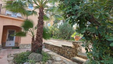 Casa única con jardín a 45 metros de la playa. BE - Foto 2, Garden