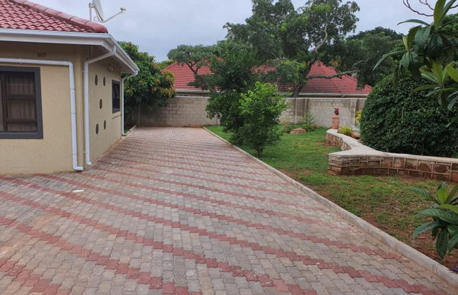 Posh 3 Bed Guesthouse in Hillside With Pool - 2039 - Foto 22