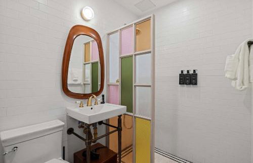 Freeman 201 by Rove Travel - 2BR Condo with Shared Amenities - Foto 24