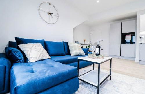 The Kingsmead Loft - Stylish 1BR Top Floor Apt with King or Twin Beds & Free Secure Underground Parking, Central High Wycombe HP13, Sleeps 3 - Foto 40