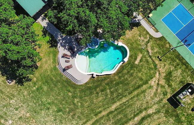 Oakridge Ranch: Pool + Hot-tub, Pickleball Court, Whiskey & Wine Room - Foto 100