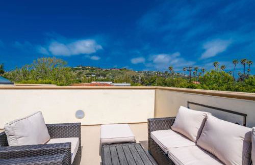 Mediterranean Beauty with Rooftop Deck and Views - Foto 64