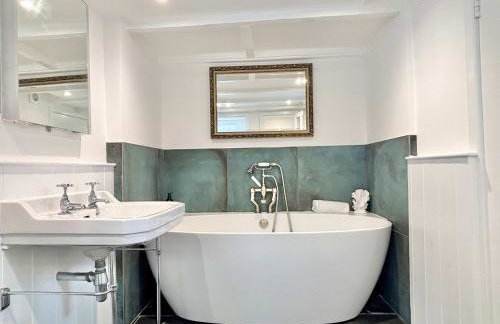 Quaint Cosy Cottage Mousehole - Photo 11