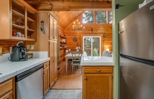 1 bedroom with a loft and hot tub cabin 45 minutes to Asheville - Foto 10