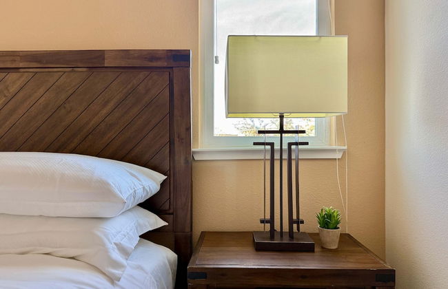 New Elegant 1BR Retreat Heated Pool Gym Sauna - Photo 11