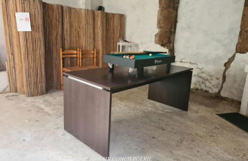 Dors Fée Duplex avec Toit-Terrasse et Salle de Jeux - Centre Bourg à 4 min du Puy duFou - Foto 36