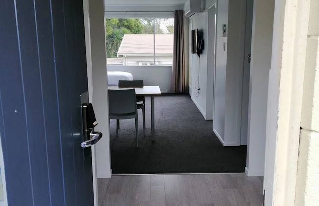 Stanley Apartments - Photo 14