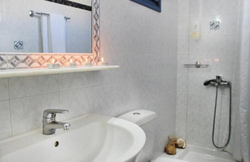 Nissiotiko Studios & Apartments - Photo 36