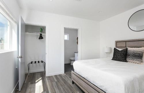 Upscale 4BR Townhouse Sleeps 8 with Fast WiFi - Foto 14