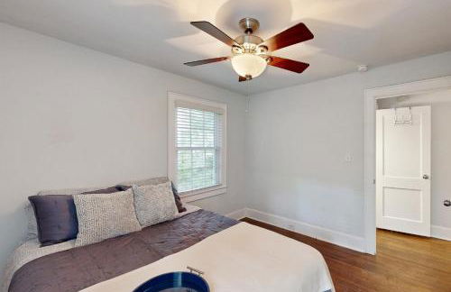 3 Mi to Dtwn Charlotte! Quiet Haven with Fenced Yard - Foto 18