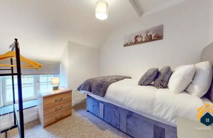 4 Bed Apartment- With Cosy Pub - Food/Drink 10%off - Photo 14