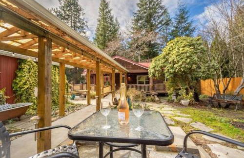 Little Bear's Bungalow; Log Cabin w/Mountain views - Foto 18