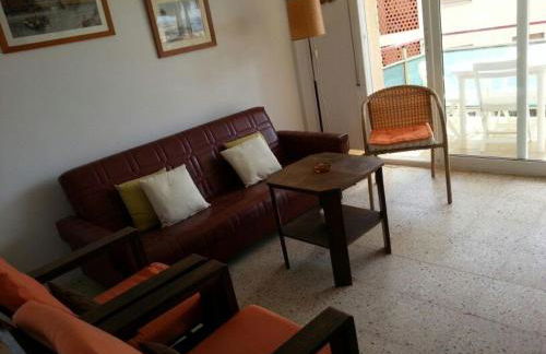SPACIOUS FLAT WITH SEA VIEWS, FOR 8 PEOPLE WITH 3 BEDROOMS, 2 BATHROOMS and NEXT TO THE BEACH!! - Foto 17