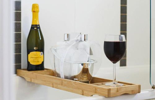 Middleton House with Free Parking, Fast-Wifi, SmartTV and Garden by Yoko Property - Photo 19