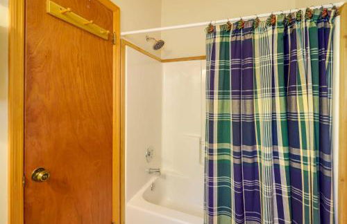 Smoky Mountain Vacation Rental with Large Deck! - Foto 21