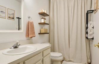 Quiet Guest Space with Hot Tub, Laundry, and Gym - Foto 7