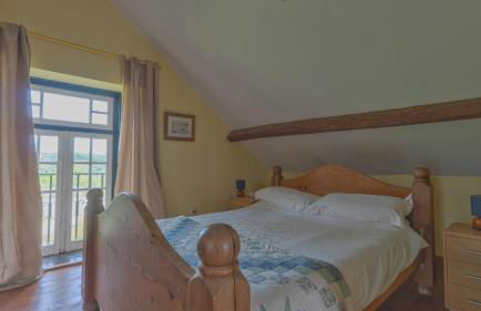 Large, converted farmhouse with pool - Foto 37