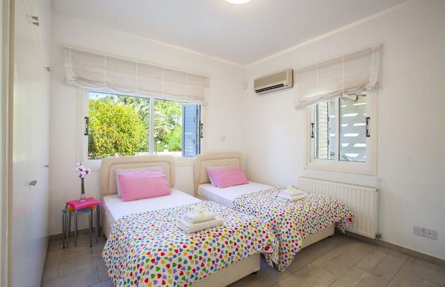 Sunset Beachfront Villa Meneou - Foto 22