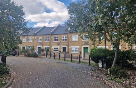 Cozylease 3 Bedroom Canary Wharf Family,Workcation, Fast WiFi, Workspace,1 stop to City - Photo 57