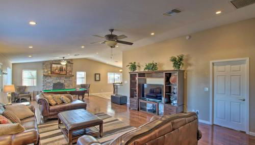 Group Getaway with Pool and Putting Green in Glendale - Foto 5