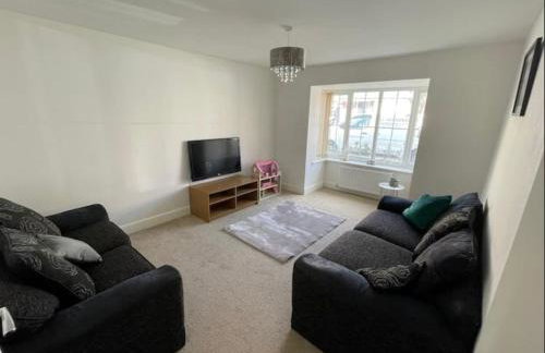 Furnished 4 BR House Parking, Wi-Fi, Kitchen - Foto 4