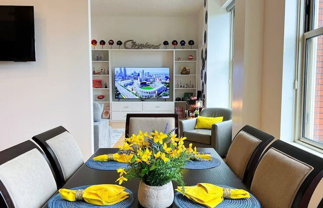 Downtown Cleveland: Steps To Sports & Events 2 Bedroom Condo by RedAwning - Foto 22