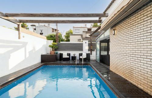 "Charm & Cozy 4BR - 3BA with Pool & Barbecue" - Photo 46