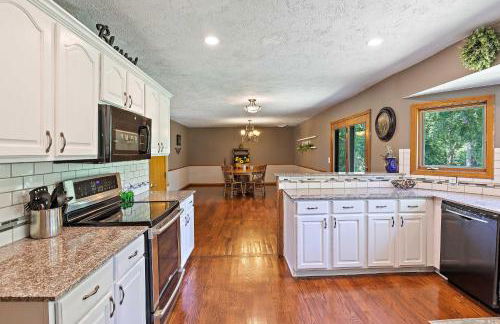 Tranquil Family Home with Yard, 14 Mi to Springfield - Foto 8