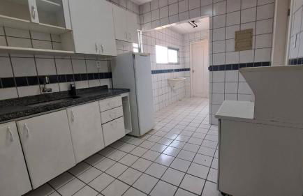 Apartamento amplo, perto de tudo - Foto 23