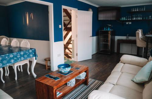 Seafarer's View - 6 bedroom townhouse in Cowes, parking & seaviews. - Photo 15