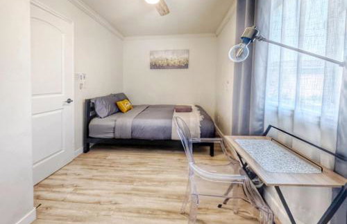 Cozy 2B1B Guest House with Private Entrance and Parking - Foto 14