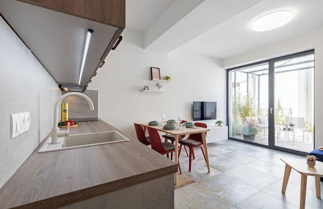 Fully equipped apartments with Terraces, Free garage parking, Netflix & AC - by Apartmány Šlapanice cz - Foto 23