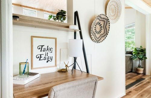 Mountain View Bungalow Near Breweries, Trails, Pool and Waterfalls - Foto 17